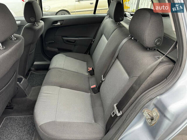 Серый Опель Астра, объемом двигателя 1.6 л и пробегом 190 тыс. км за 5900 $, фото 14 на Automoto.ua