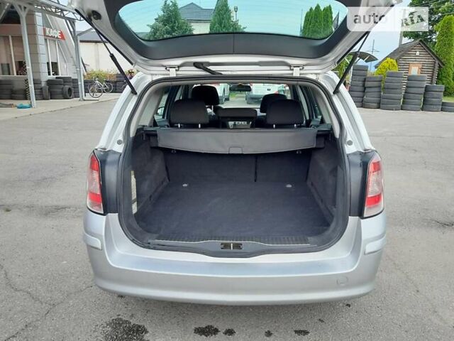 Серый Опель Астра, объемом двигателя 1.7 л и пробегом 227 тыс. км за 5000 $, фото 8 на Automoto.ua