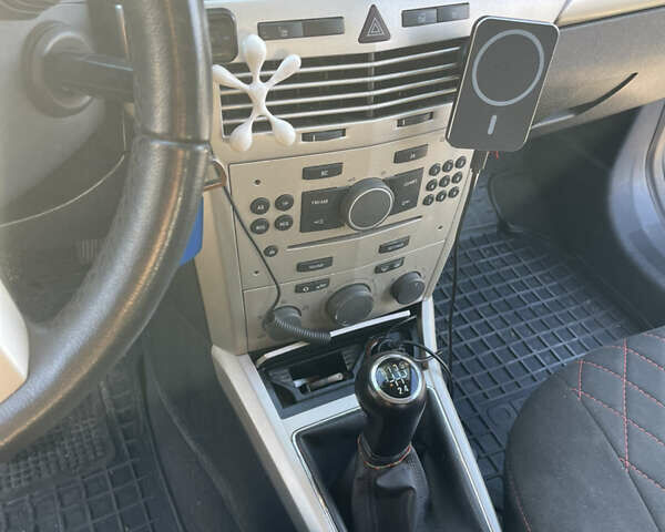 Серый Опель Астра, объемом двигателя 1.6 л и пробегом 209 тыс. км за 4800 $, фото 12 на Automoto.ua