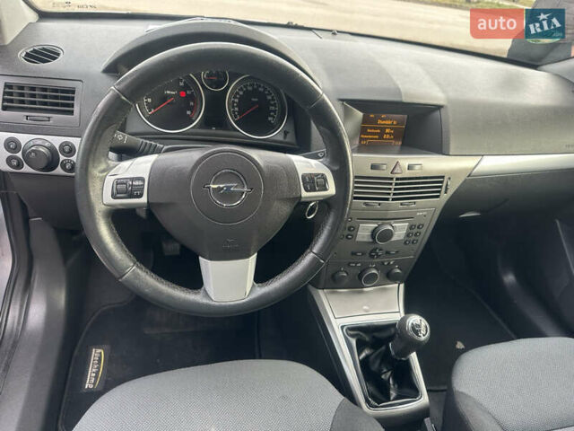 Серый Опель Астра, объемом двигателя 1.6 л и пробегом 212 тыс. км за 5900 $, фото 16 на Automoto.ua