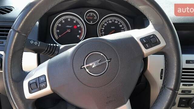 Серый Опель Астра, объемом двигателя 1.6 л и пробегом 186 тыс. км за 6000 $, фото 7 на Automoto.ua