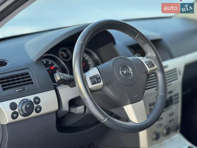 Сірий Опель Астра, об'ємом двигуна 1.6 л та пробігом 215 тис. км за 4950 $, фото 17 на Automoto.ua