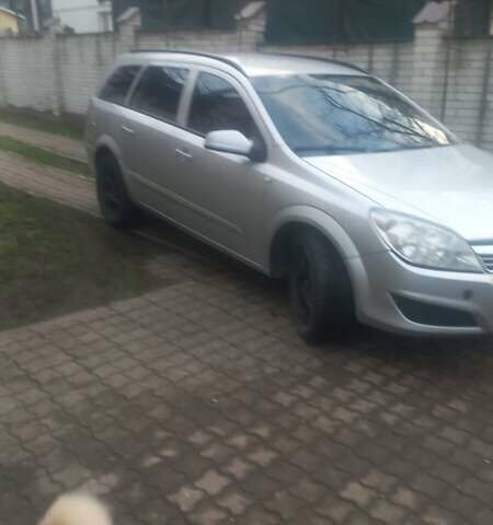 Серый Опель Астра, объемом двигателя 1.69 л и пробегом 330 тыс. км за 3700 $, фото 1 на Automoto.ua