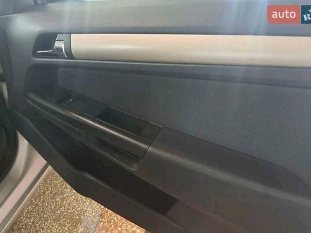 Серый Опель Астра, объемом двигателя 1.91 л и пробегом 291 тыс. км за 5800 $, фото 3 на Automoto.ua