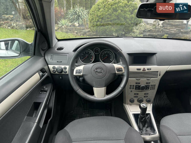 Серый Опель Астра, объемом двигателя 1.36 л и пробегом 270 тыс. км за 3900 $, фото 97 на Automoto.ua