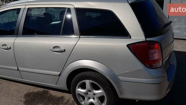 Серый Опель Астра, объемом двигателя 1.6 л и пробегом 186 тыс. км за 6000 $, фото 4 на Automoto.ua