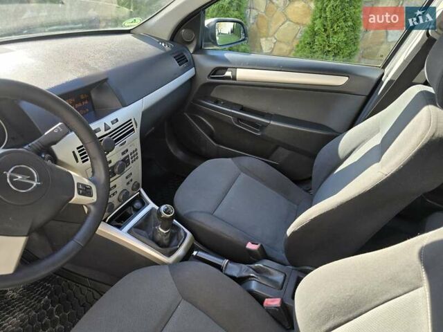 Серый Опель Астра, объемом двигателя 1.3 л и пробегом 238 тыс. км за 4800 $, фото 13 на Automoto.ua