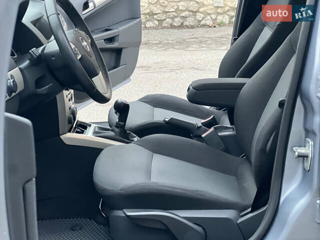 Сірий Опель Астра, об'ємом двигуна 1.7 л та пробігом 240 тис. км за 5199 $, фото 32 на Automoto.ua