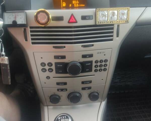 Серый Опель Астра, объемом двигателя 1.3 л и пробегом 280 тыс. км за 4000 $, фото 1 на Automoto.ua