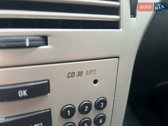 Серый Опель Астра, объемом двигателя 1.36 л и пробегом 270 тыс. км за 3900 $, фото 45 на Automoto.ua