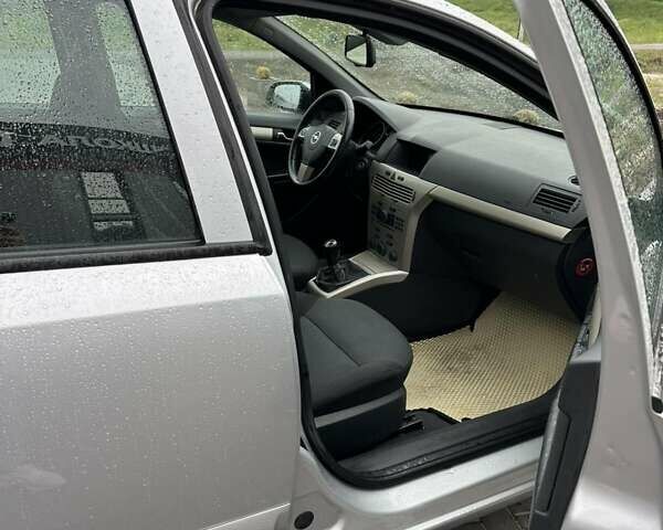 Сірий Опель Астра, об'ємом двигуна 1.7 л та пробігом 267 тис. км за 5200 $, фото 3 на Automoto.ua