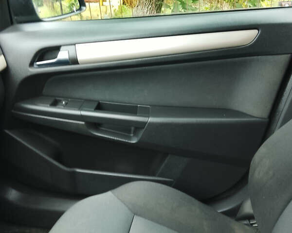 Серый Опель Астра, объемом двигателя 1.91 л и пробегом 241 тыс. км за 5400 $, фото 8 на Automoto.ua