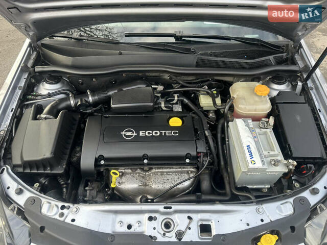 Серый Опель Астра, объемом двигателя 1.6 л и пробегом 212 тыс. км за 5900 $, фото 18 на Automoto.ua