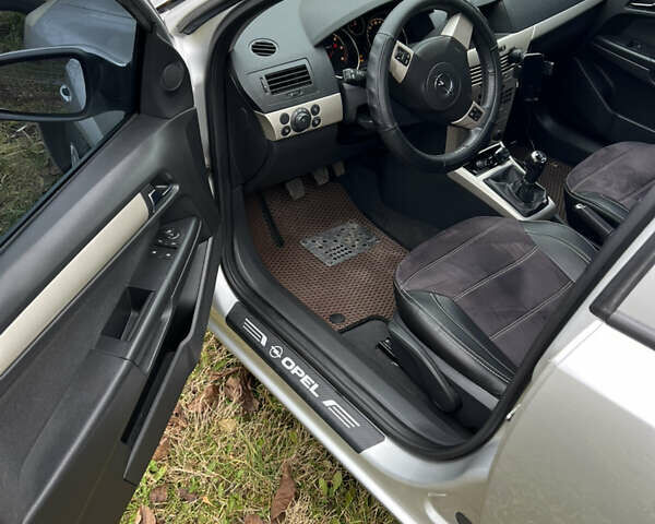 Сірий Опель Астра, об'ємом двигуна 1.69 л та пробігом 300 тис. км за 5000 $, фото 2 на Automoto.ua