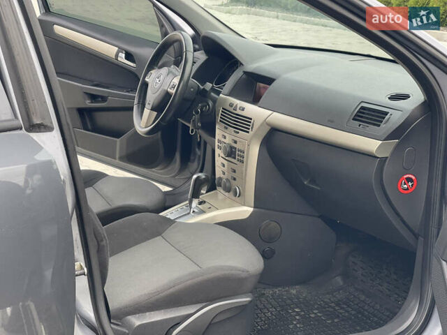 Серый Опель Астра, объемом двигателя 1.9 л и пробегом 203 тыс. км за 5800 $, фото 28 на Automoto.ua