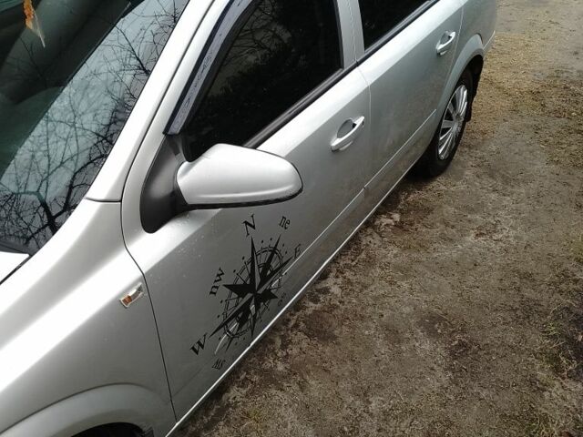 Серый Опель Астра, объемом двигателя 1.2 л и пробегом 306 тыс. км за 3600 $, фото 4 на Automoto.ua