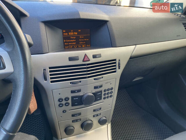 Серый Опель Астра, объемом двигателя 1.6 л и пробегом 210 тыс. км за 4699 $, фото 13 на Automoto.ua