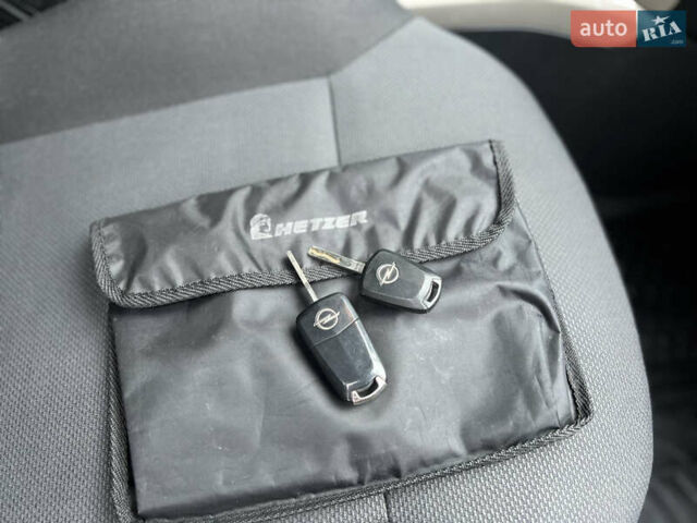 Серый Опель Астра, объемом двигателя 1.36 л и пробегом 270 тыс. км за 3900 $, фото 120 на Automoto.ua