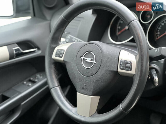 Серый Опель Астра, объемом двигателя 1.36 л и пробегом 270 тыс. км за 3900 $, фото 51 на Automoto.ua