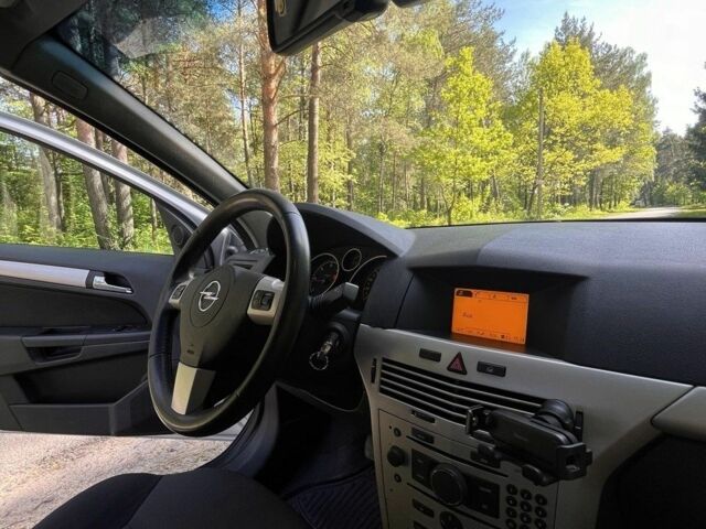 Серый Опель Астра, объемом двигателя 1.2 л и пробегом 215 тыс. км за 4700 $, фото 2 на Automoto.ua