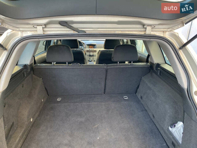 Серый Опель Астра, объемом двигателя 1.6 л и пробегом 210 тыс. км за 4699 $, фото 16 на Automoto.ua