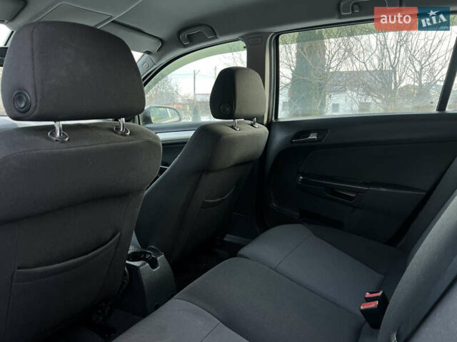 Серый Опель Астра, объемом двигателя 1.9 л и пробегом 263 тыс. км за 4250 $, фото 17 на Automoto.ua