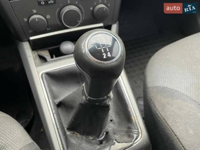 Серый Опель Астра, объемом двигателя 1.6 л и пробегом 298 тыс. км за 4790 $, фото 25 на Automoto.ua