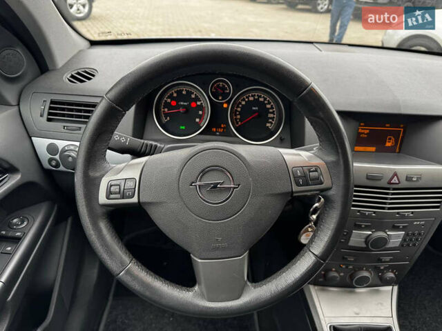 Серый Опель Астра, объемом двигателя 1.6 л и пробегом 190 тыс. км за 5900 $, фото 11 на Automoto.ua
