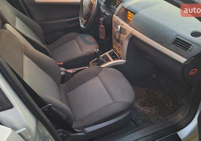 Серый Опель Астра, объемом двигателя 1.6 л и пробегом 239 тыс. км за 5200 $, фото 10 на Automoto.ua