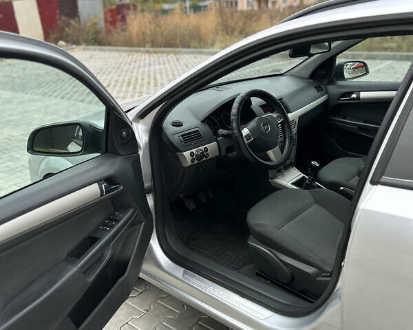 Серый Опель Астра, объемом двигателя 1.6 л и пробегом 250 тыс. км за 5350 $, фото 6 на Automoto.ua