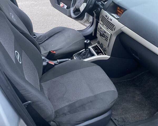 Серый Опель Астра, объемом двигателя 1.6 л и пробегом 289 тыс. км за 4750 $, фото 3 на Automoto.ua