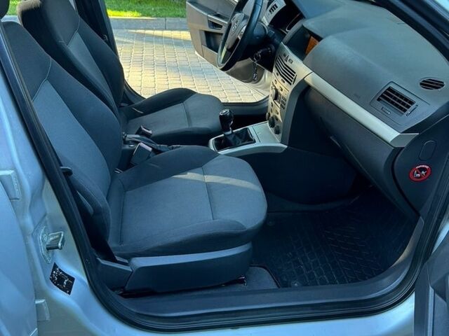 Сірий Опель Астра, об'ємом двигуна 1.7 л та пробігом 305 тис. км за 3999 $, фото 18 на Automoto.ua