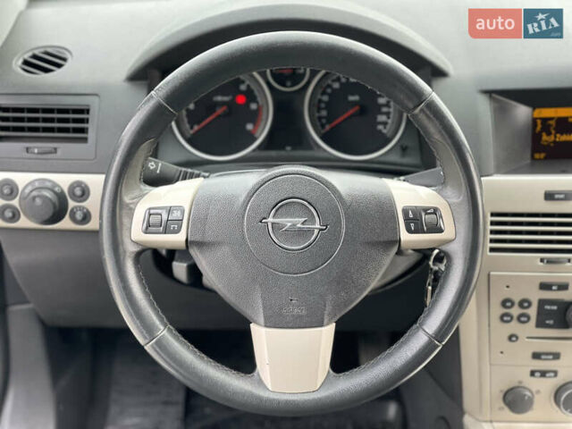 Серый Опель Астра, объемом двигателя 1.9 л и пробегом 203 тыс. км за 5800 $, фото 15 на Automoto.ua