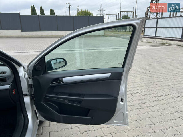 Сірий Опель Астра, об'ємом двигуна 1.4 л та пробігом 182 тис. км за 4400 $, фото 64 на Automoto.ua