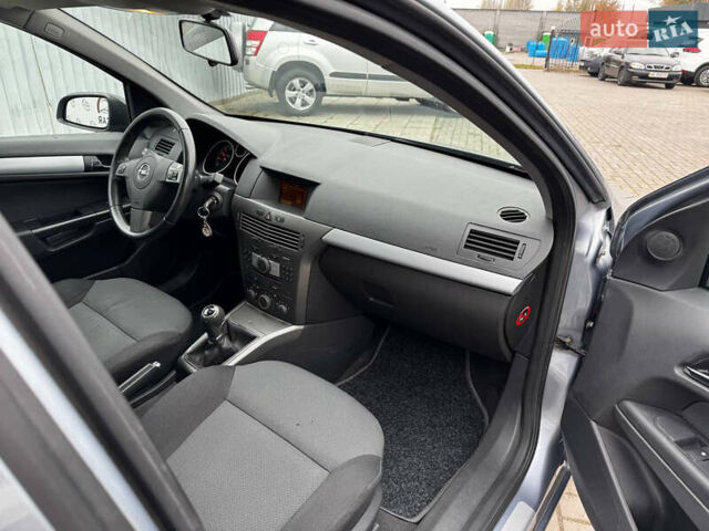 Серый Опель Астра, объемом двигателя 1.6 л и пробегом 190 тыс. км за 5900 $, фото 12 на Automoto.ua