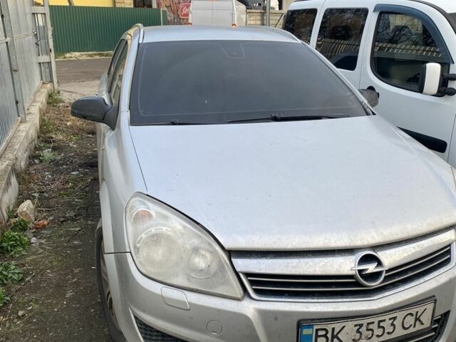 Серый Опель Астра, объемом двигателя 1.9 л и пробегом 268 тыс. км за 2900 $, фото 1 на Automoto.ua