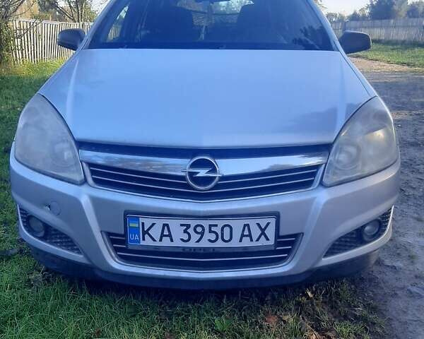 Сірий Опель Астра, об'ємом двигуна 1.25 л та пробігом 320 тис. км за 4300 $, фото 4 на Automoto.ua