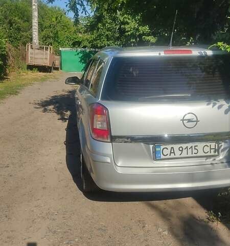 Серый Опель Астра, объемом двигателя 1.9 л и пробегом 300 тыс. км за 5800 $, фото 1 на Automoto.ua