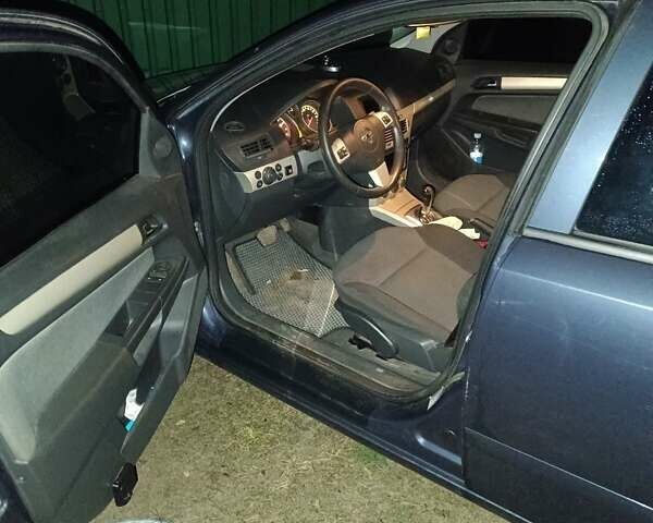 Серый Опель Астра, объемом двигателя 1.6 л и пробегом 200 тыс. км за 4700 $, фото 16 на Automoto.ua