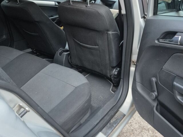 Серый Опель Астра, объемом двигателя 1.6 л и пробегом 280 тыс. км за 5350 $, фото 5 на Automoto.ua