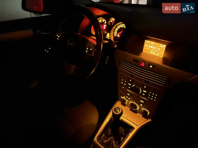 Серый Опель Астра, объемом двигателя 1.36 л и пробегом 270 тыс. км за 3900 $, фото 138 на Automoto.ua