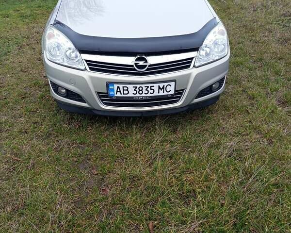 Серый Опель Астра, объемом двигателя 1.6 л и пробегом 306 тыс. км за 5500 $, фото 1 на Automoto.ua