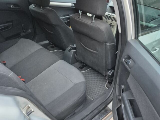 Серый Опель Астра, объемом двигателя 1.6 л и пробегом 280 тыс. км за 5350 $, фото 4 на Automoto.ua