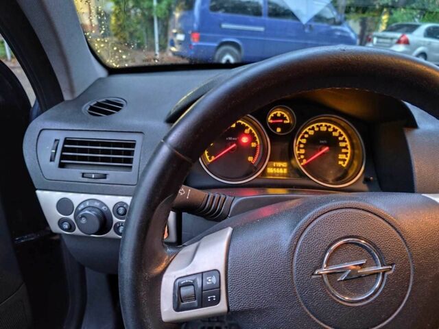 Серый Опель Астра, объемом двигателя 1.9 л и пробегом 365 тыс. км за 2499 $, фото 3 на Automoto.ua