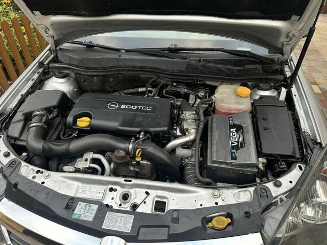 Серый Опель Астра, объемом двигателя 1.7 л и пробегом 285 тыс. км за 4200 $, фото 3 на Automoto.ua