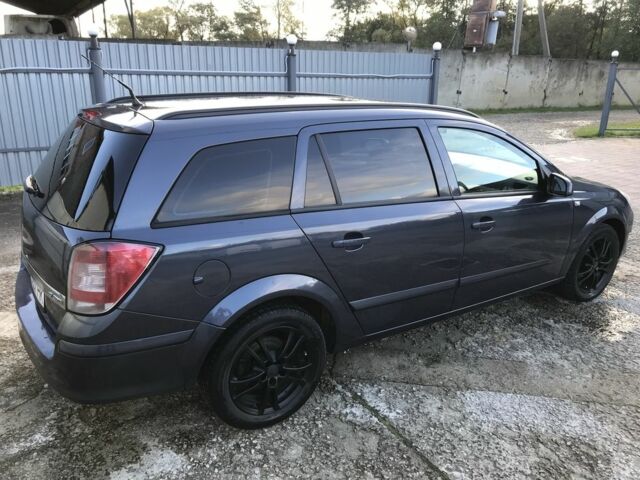 Серый Опель Астра, объемом двигателя 1.7 л и пробегом 256 тыс. км за 5000 $, фото 3 на Automoto.ua