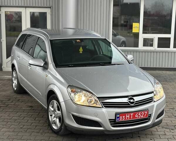 Серый Опель Астра, объемом двигателя 1.6 л и пробегом 160 тыс. км за 5400 $, фото 49 на Automoto.ua