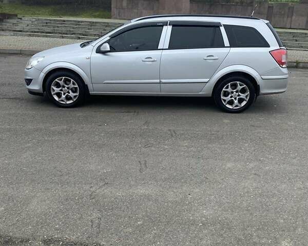 Серый Опель Астра, объемом двигателя 1.6 л и пробегом 289 тыс. км за 4750 $, фото 4 на Automoto.ua