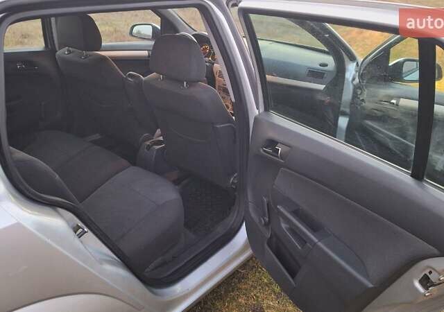 Серый Опель Астра, объемом двигателя 1.6 л и пробегом 239 тыс. км за 5200 $, фото 12 на Automoto.ua