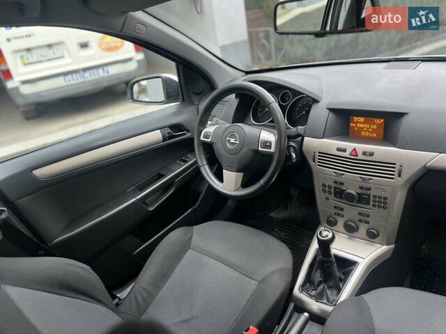Серый Опель Астра, объемом двигателя 1.36 л и пробегом 270 тыс. км за 3900 $, фото 53 на Automoto.ua